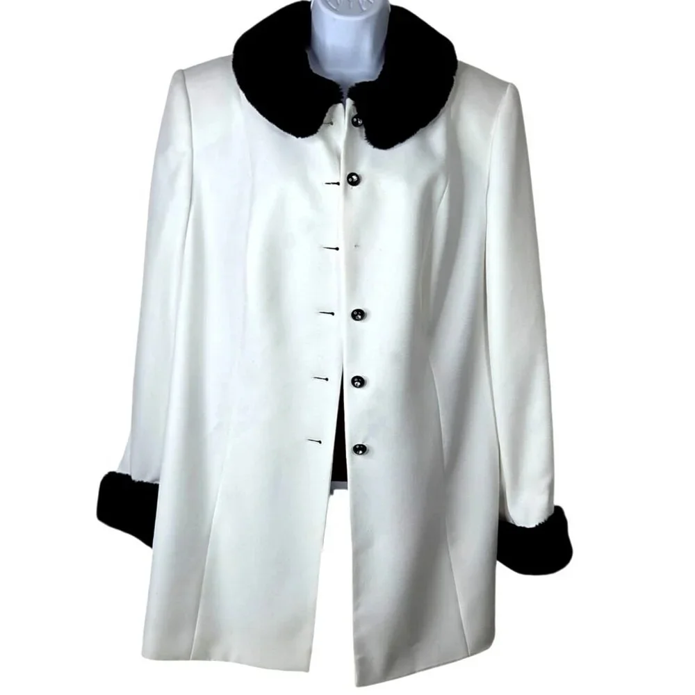 Maggie Barnes Womens White Coat With Black Faux Fur Trim Rhinestone 18W - Picture 2 of 9